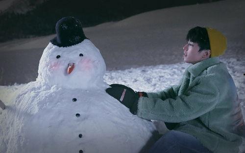 娱乐吃瓜酱堆雪人